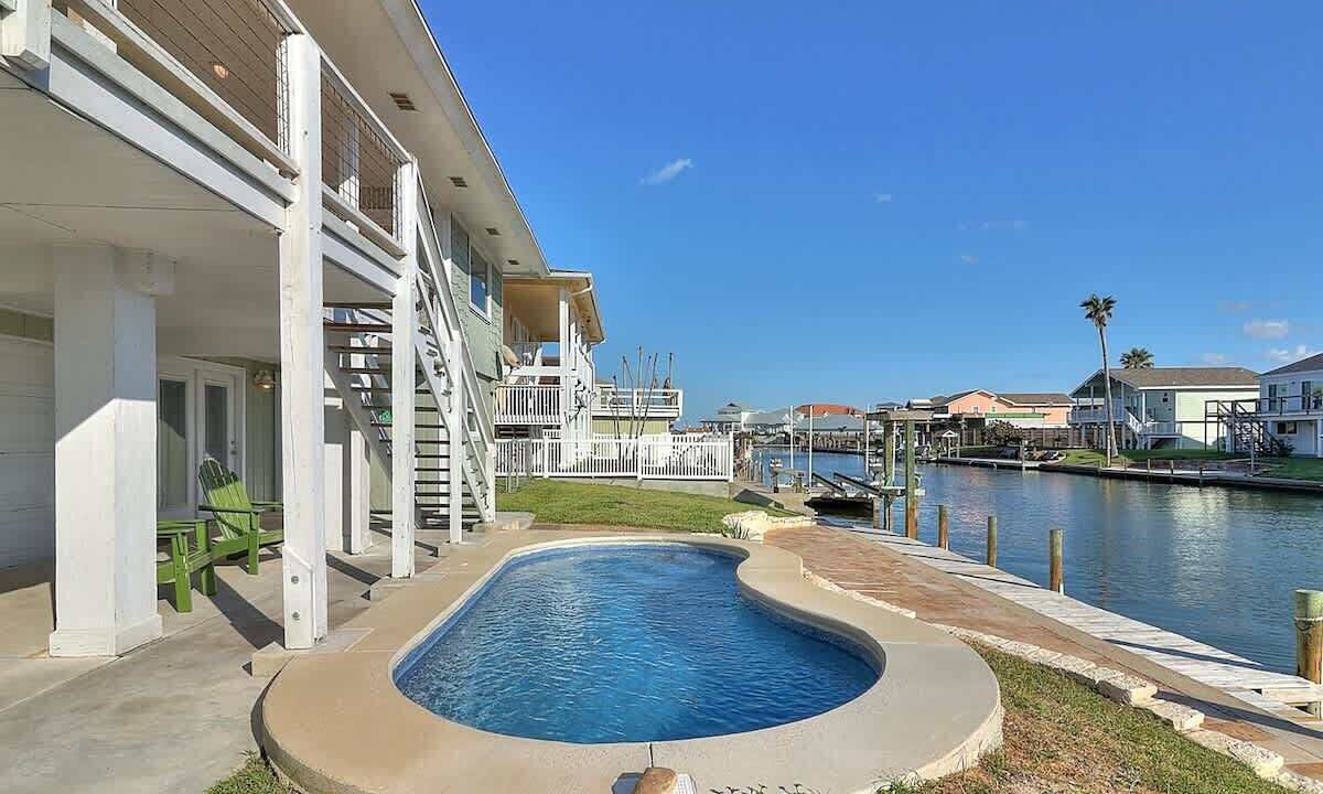 Photo of Outdoor in City-by-the Sea