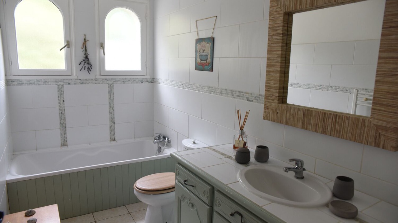 Photo of Bathroom in Saint-Nicolas des Eaux