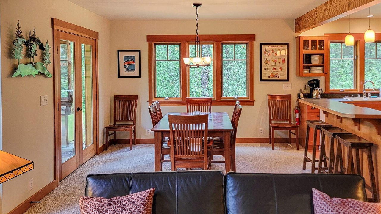 Photo of Livingroom in Mazama