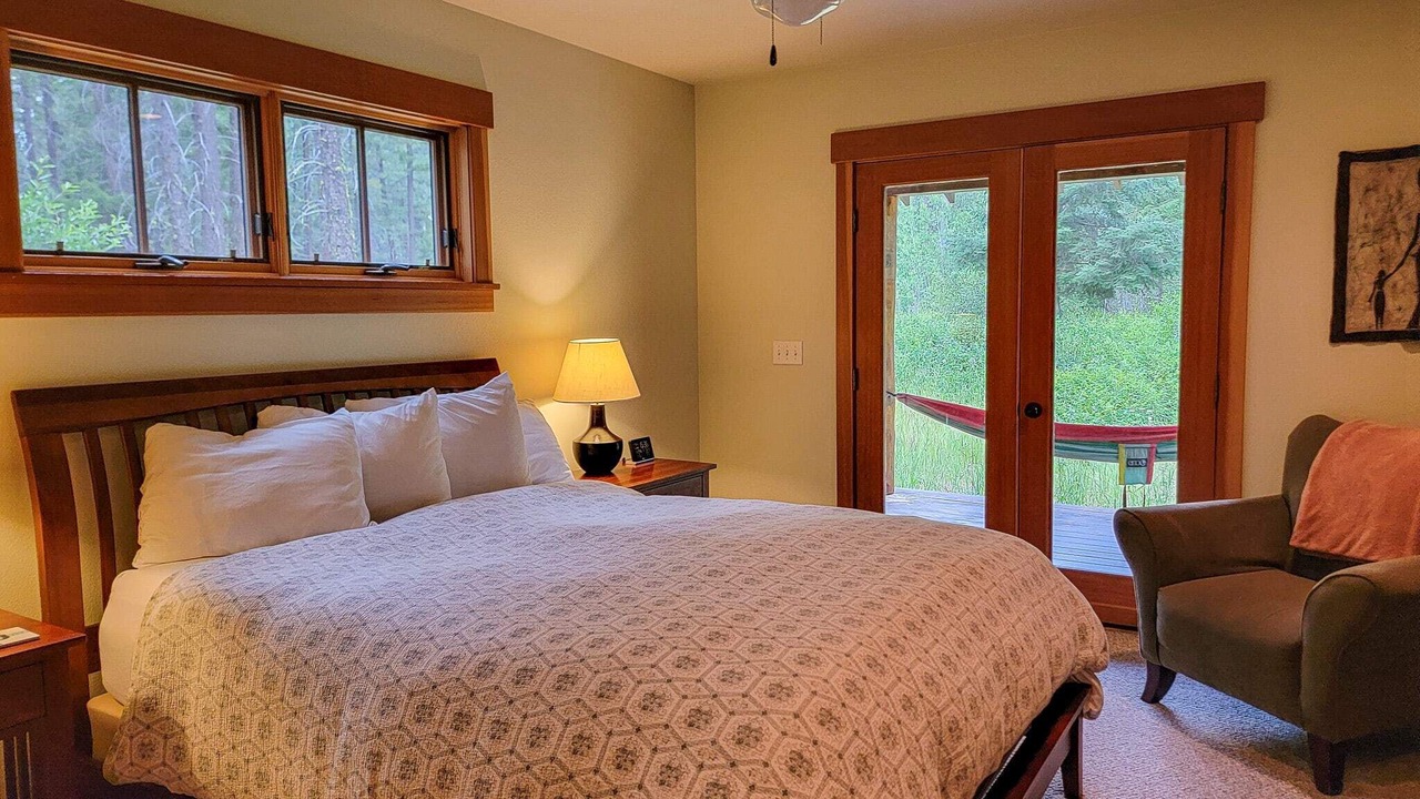 Photo of Bedroom in Mazama