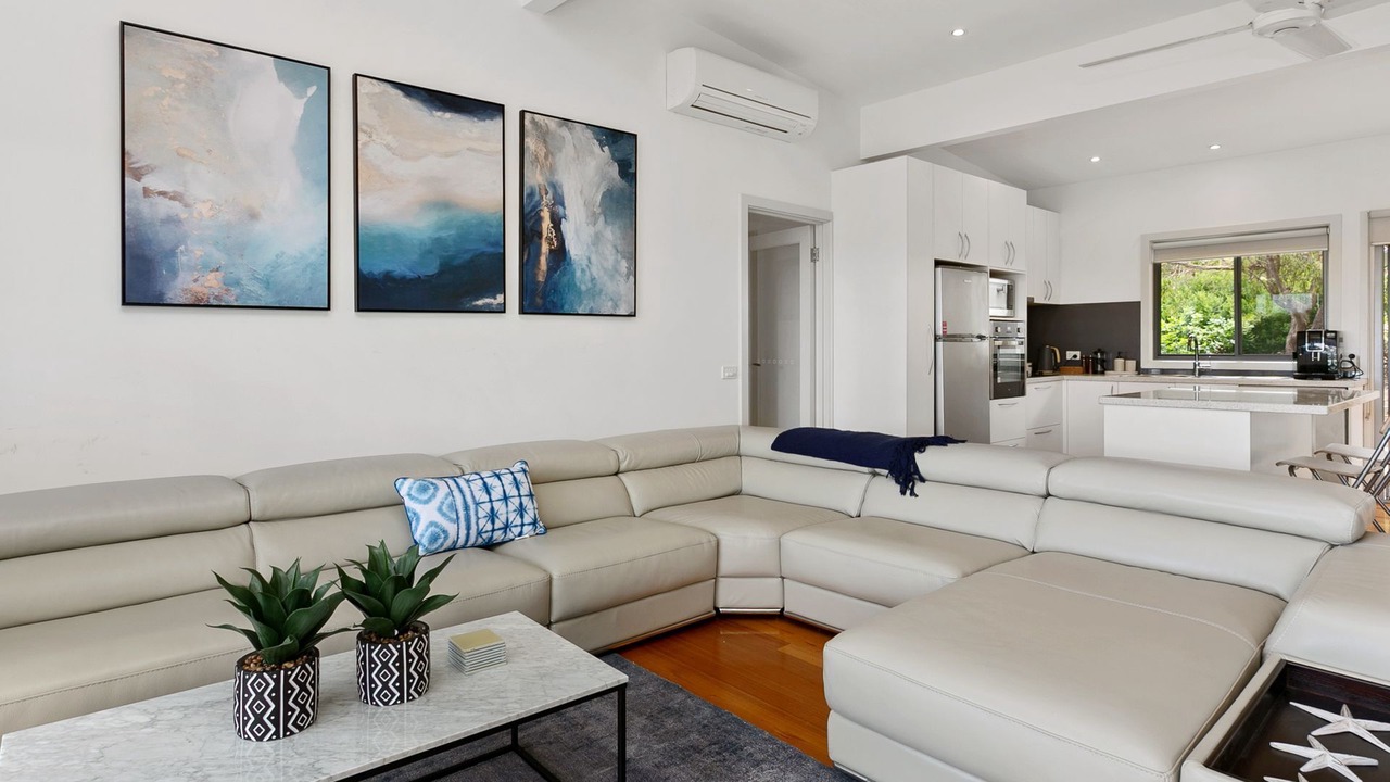 Photo of Livingroom in Skenes Creek