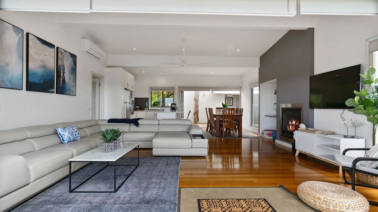 Photo of Livingroom in Skenes Creek