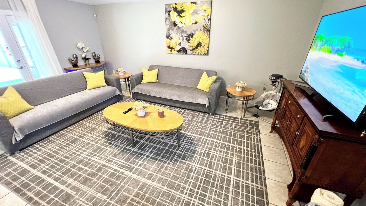 Photo of Livingroom in Westside