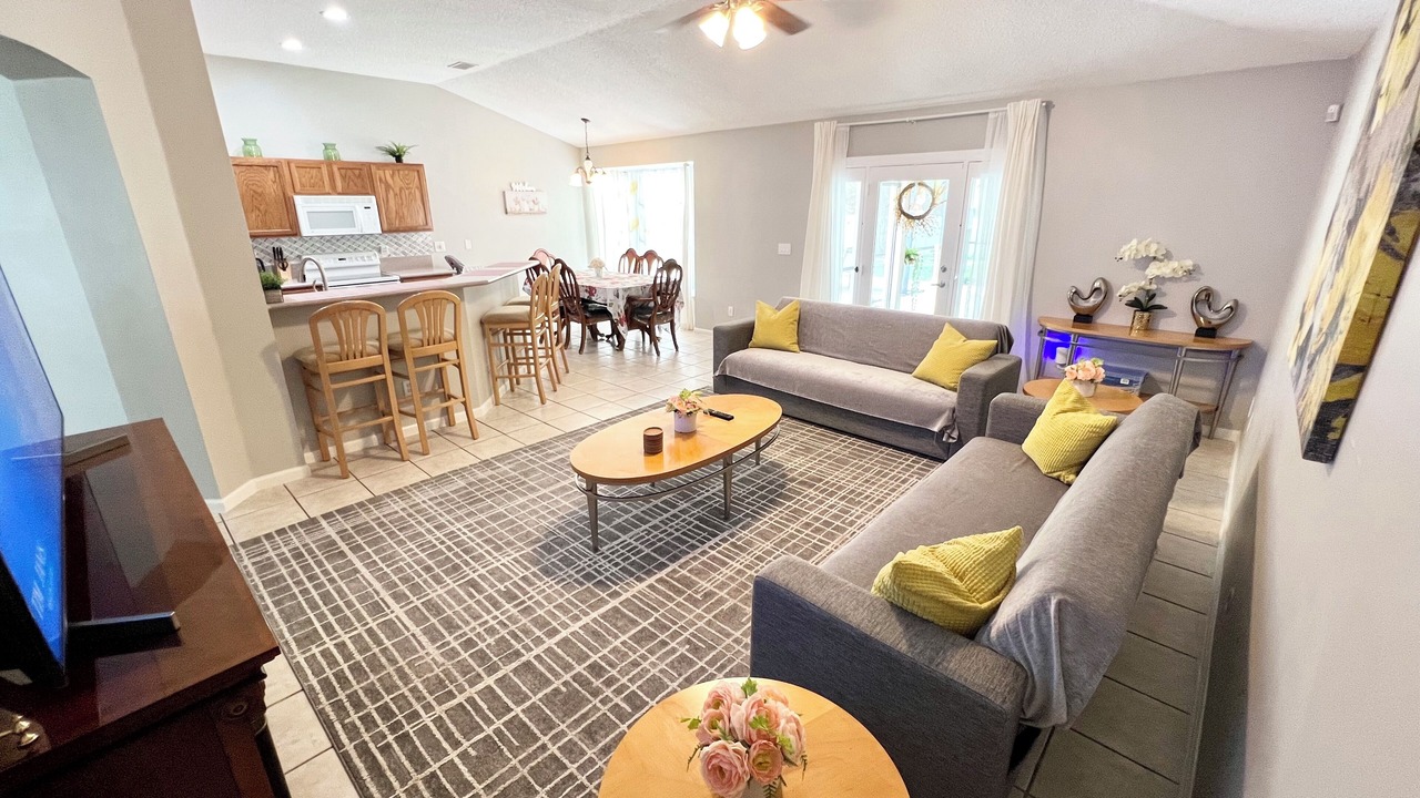 Photo of Livingroom in Westside