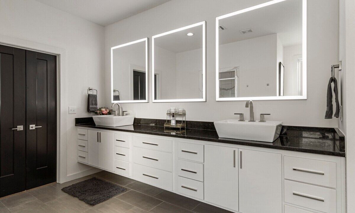 Photo of Bathroom in Deco District