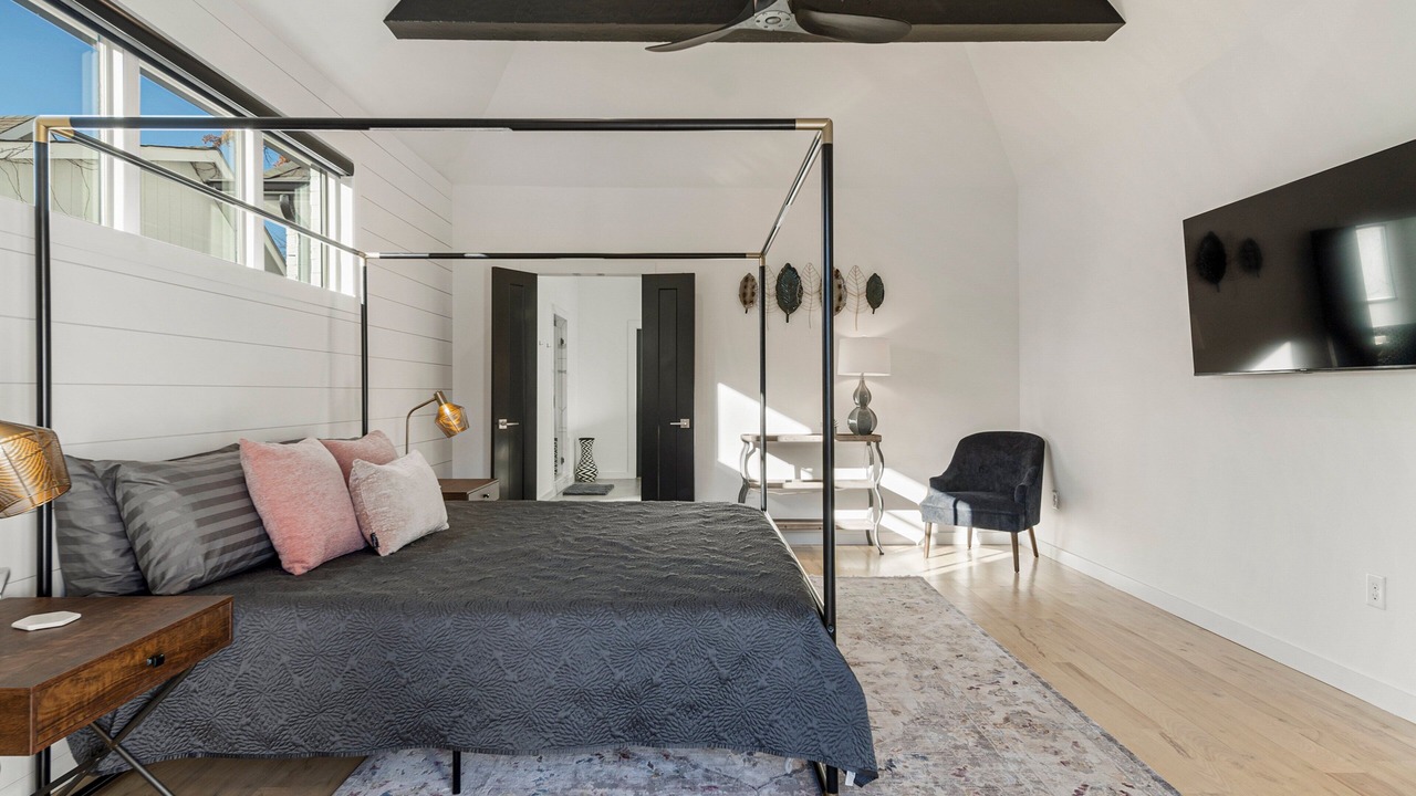 Photo of Bedroom in Deco District
