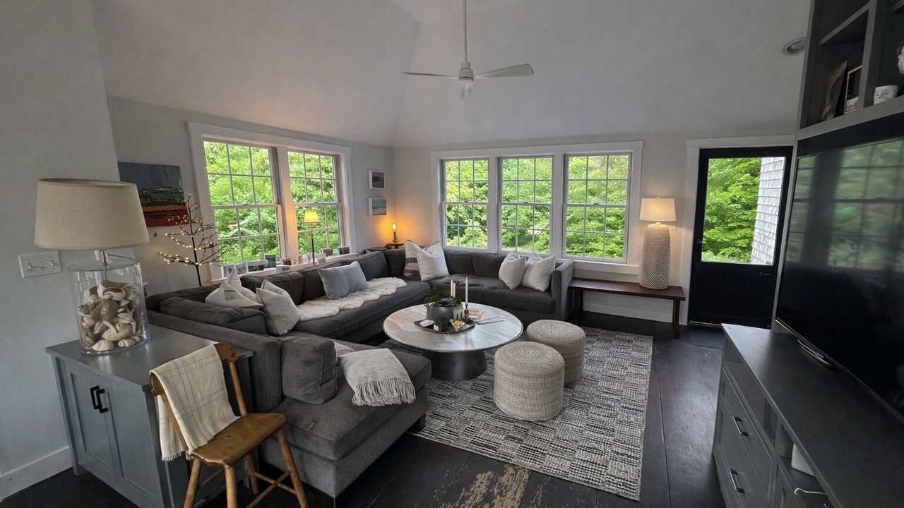 Photo of Livingroom in West of Town