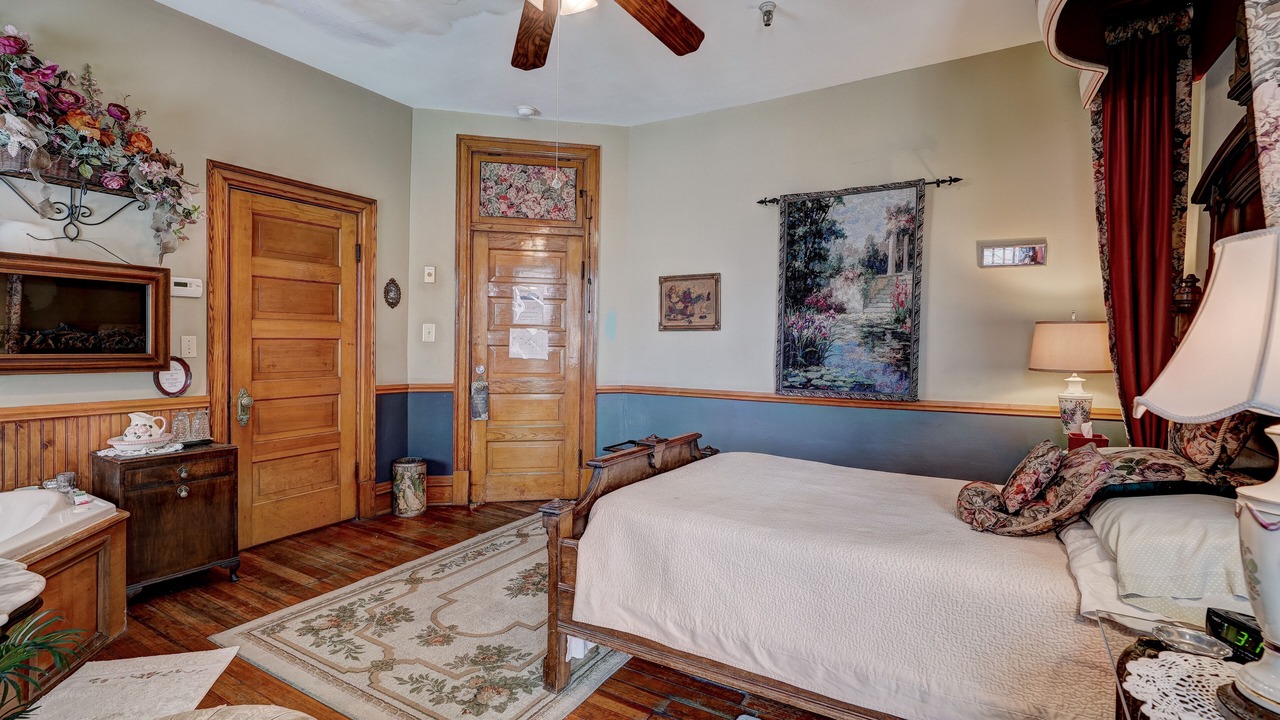 Photo of Bedroom in Midtown