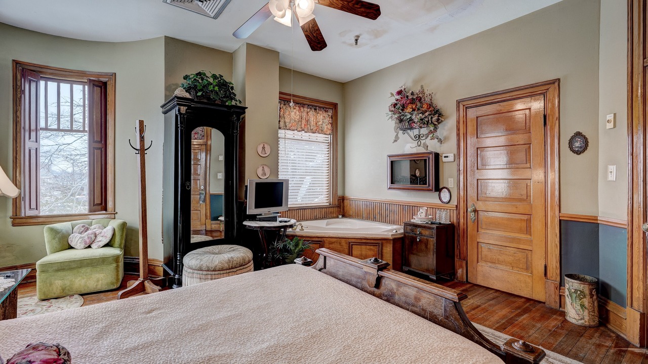 Photo of Bedroom in Midtown