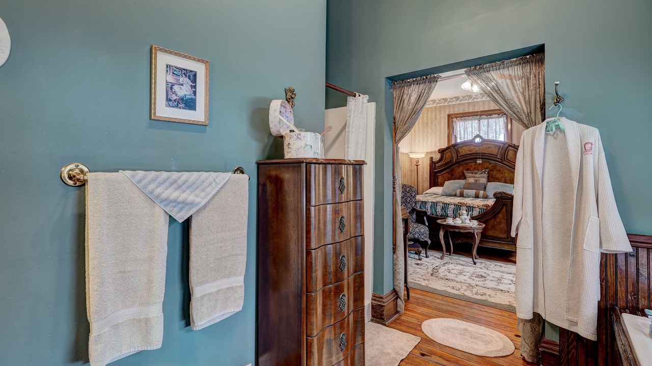 Photo of Bedroom in Midtown