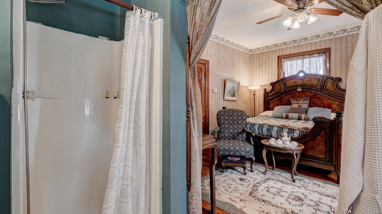 Photo of Bedroom in Midtown