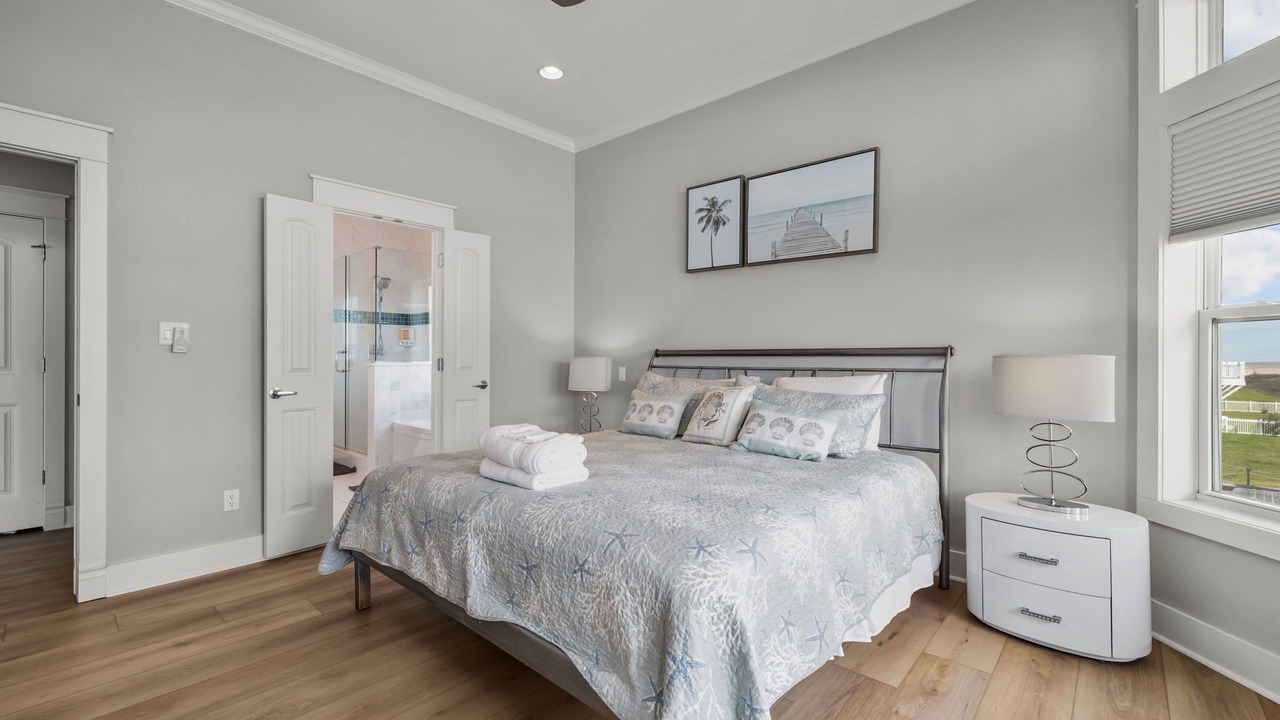 Photo of Bedroom in Crystal Beach