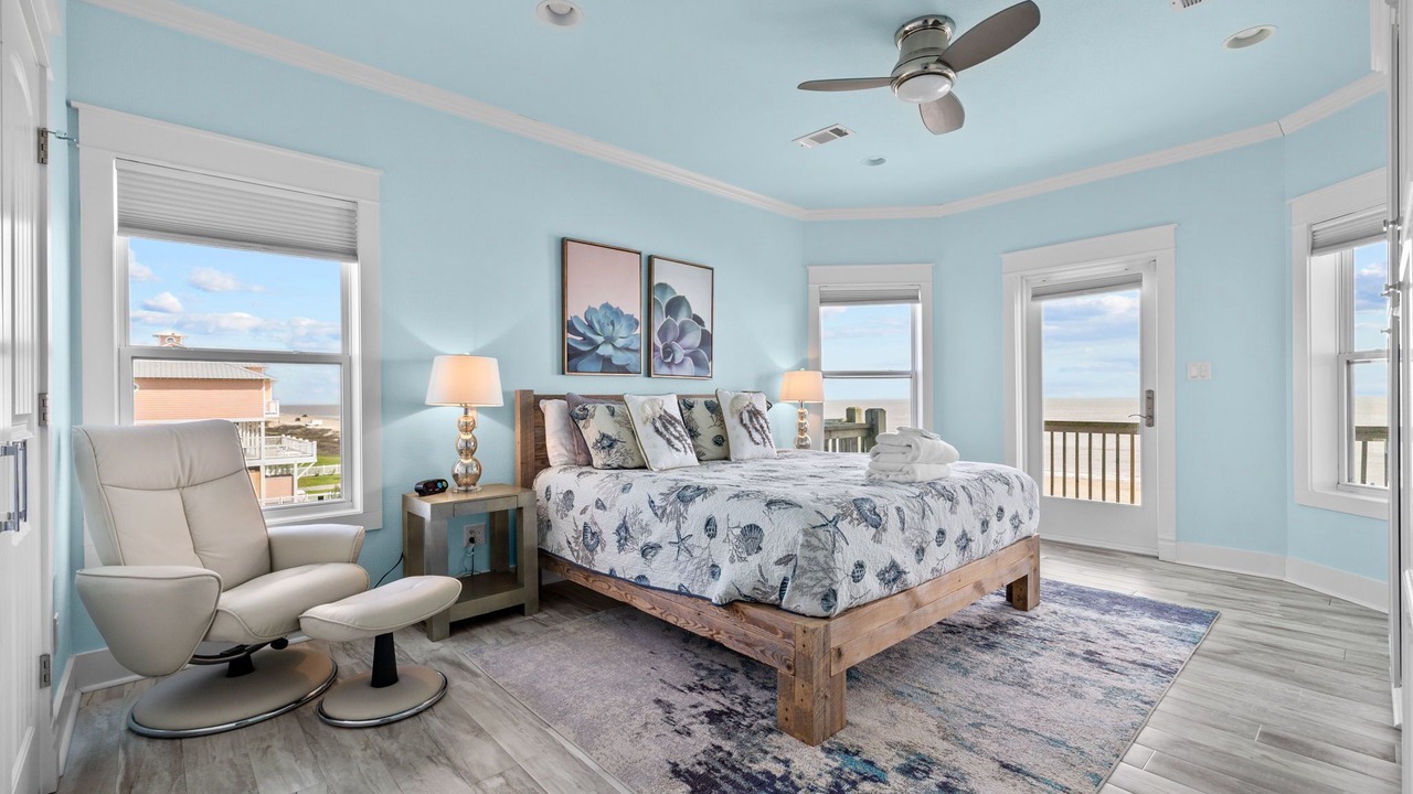 Photo of Bedroom in Crystal Beach