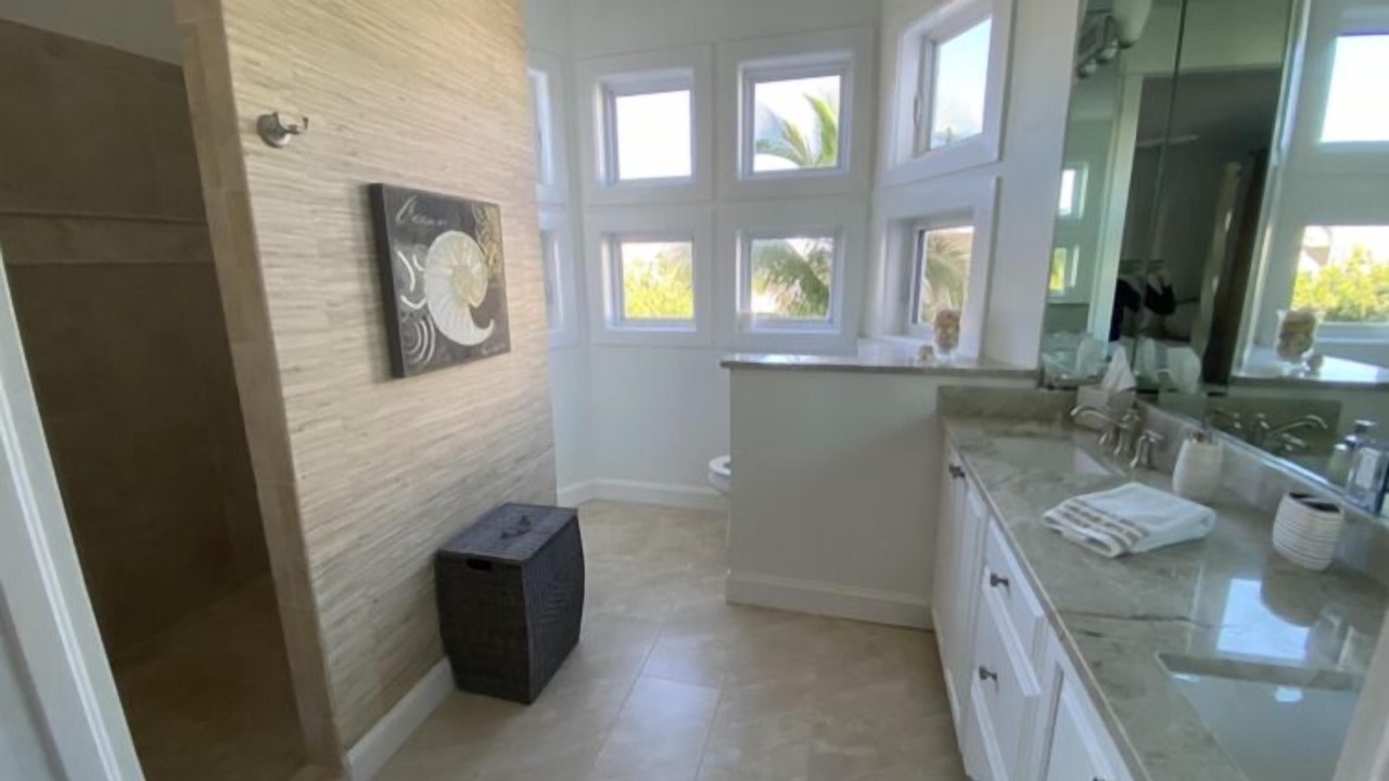 Photo of Bathroom in Palm Island