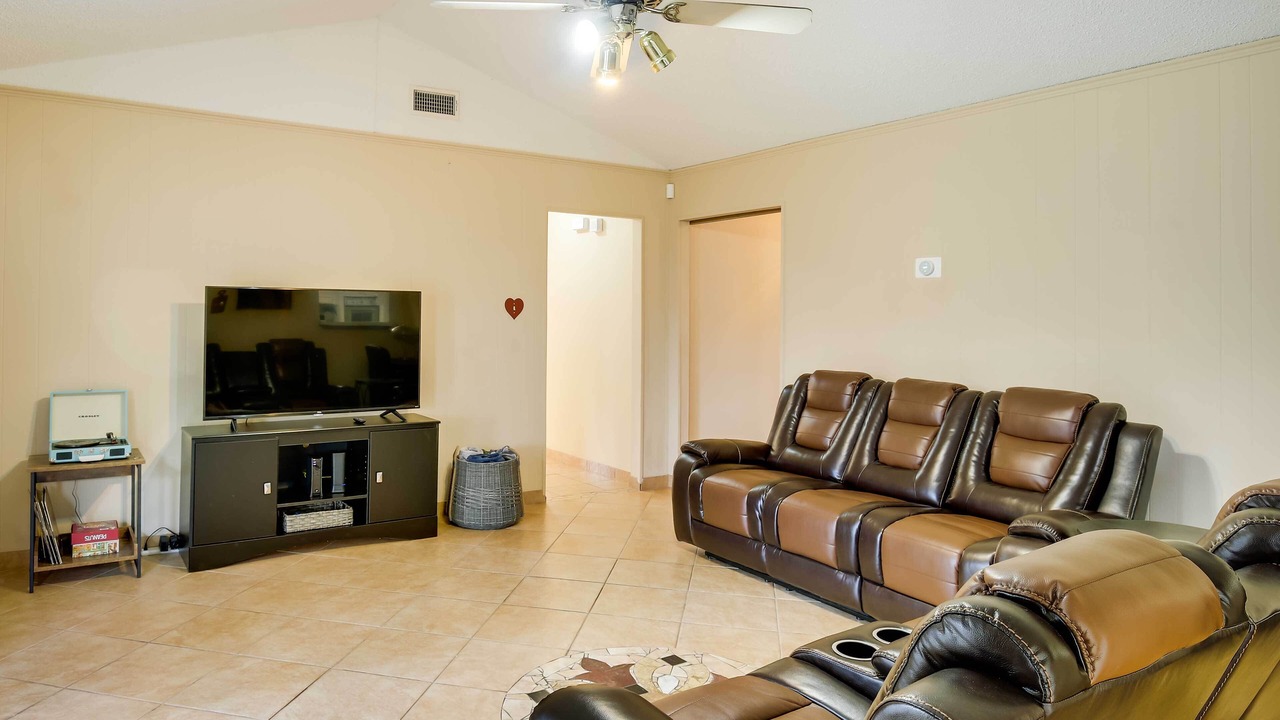 Photo of Livingroom in Leon Valley