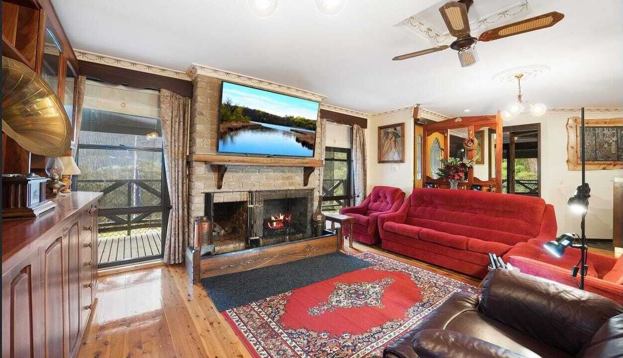 Photo of Livingroom in East Warburton