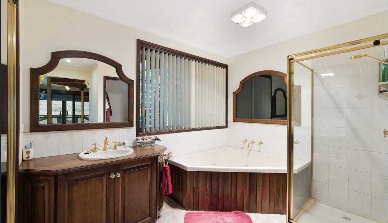 Photo of Bathroom in East Warburton