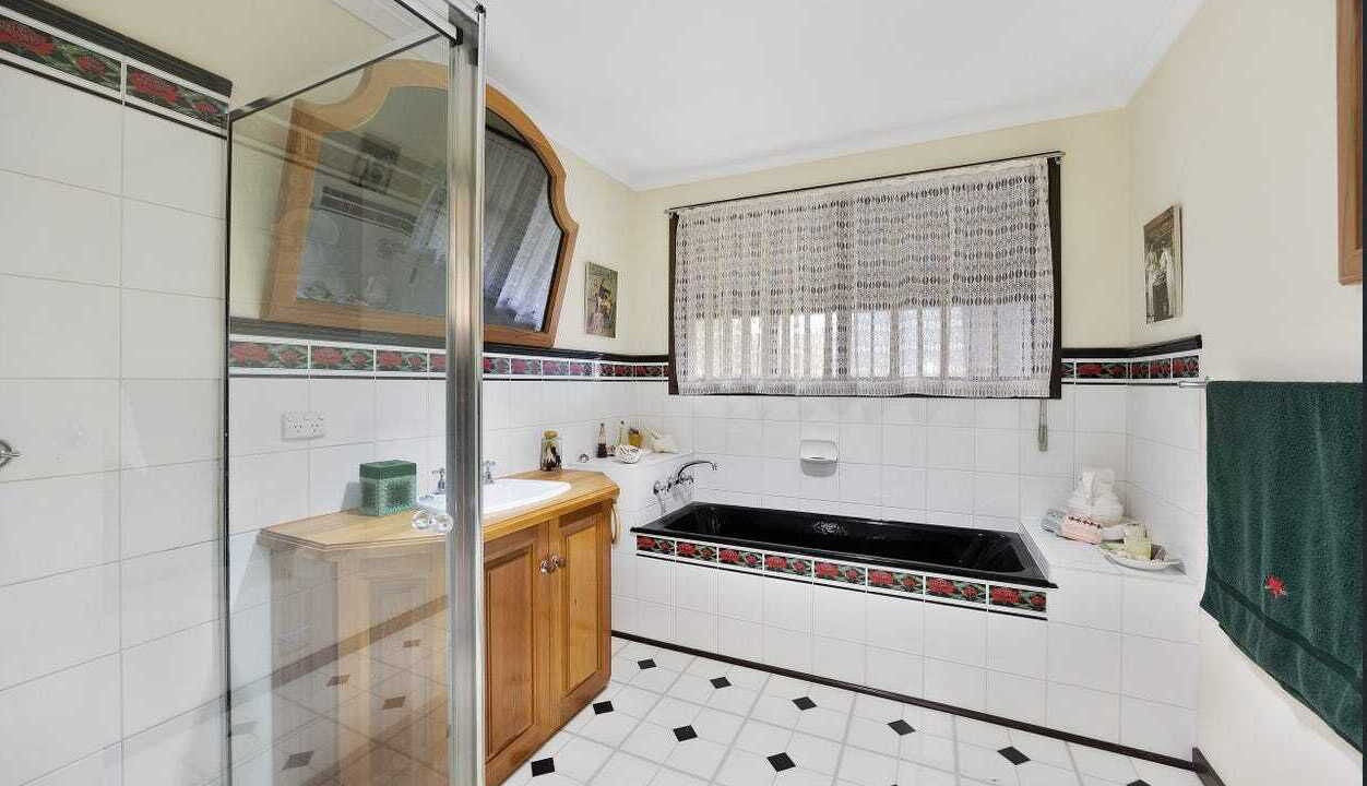 Photo of Bathroom in East Warburton