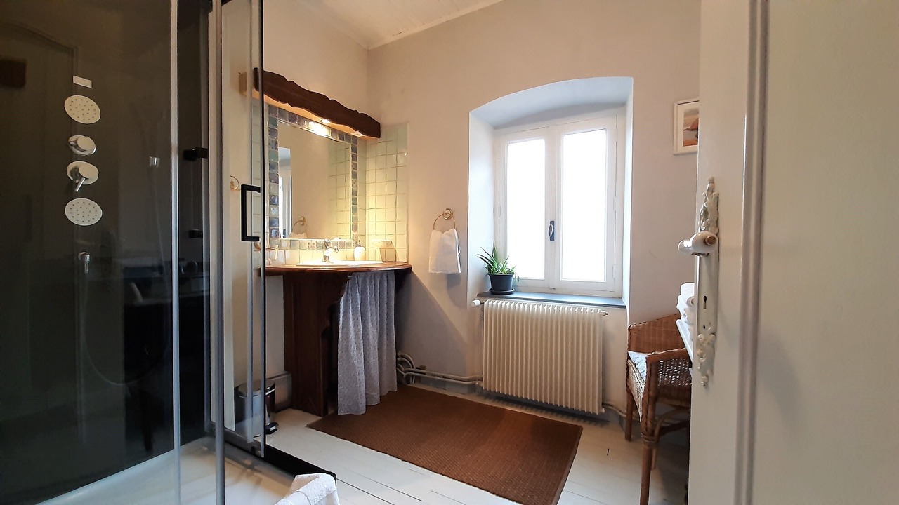 Photo of Bathroom in Sembadel