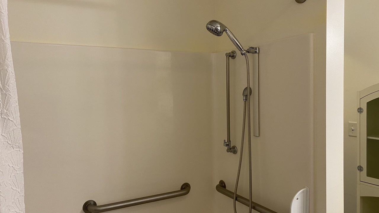 Photo of Bathroom in Huddleston