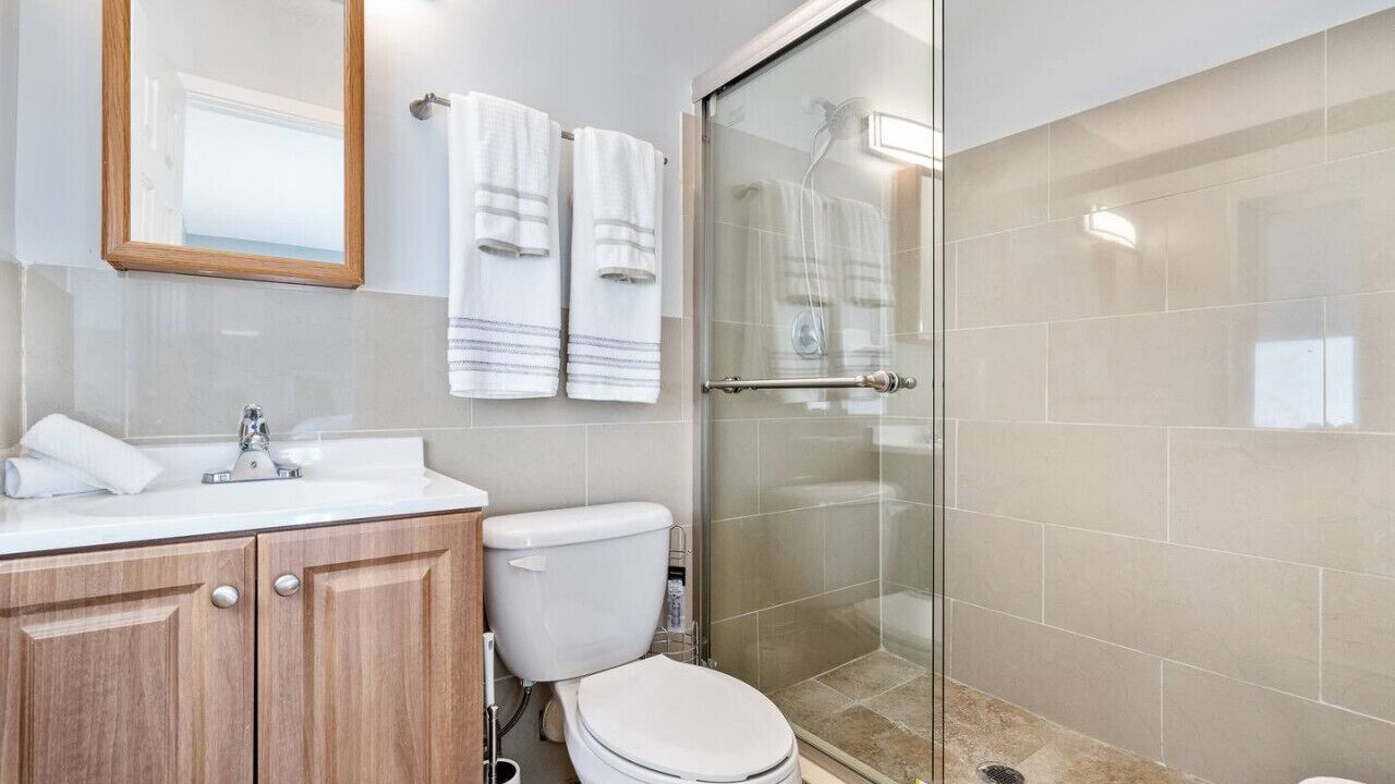 Photo of Bathroom in Oakland Park