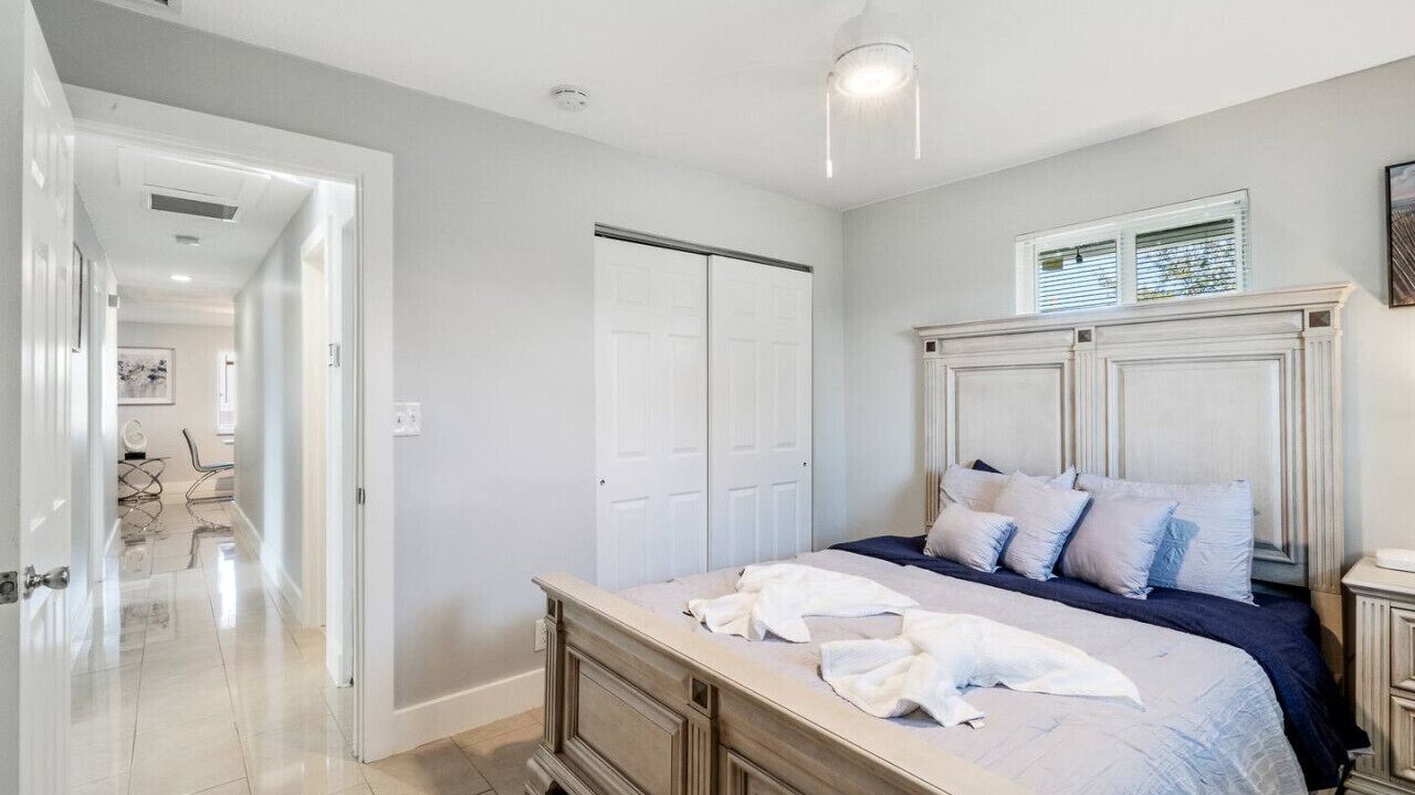 Photo of Bedroom in Oakland Park
