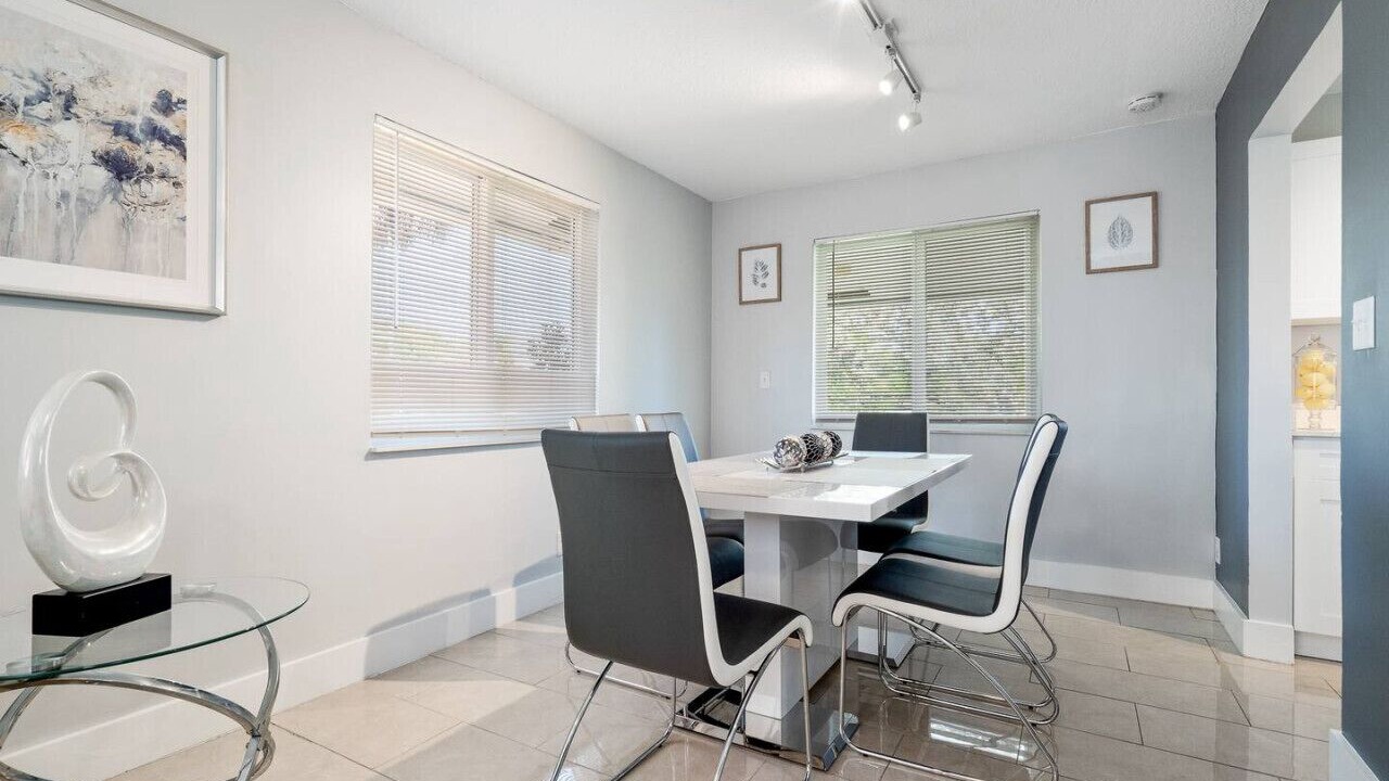 Photo of Bedroom in Oakland Park