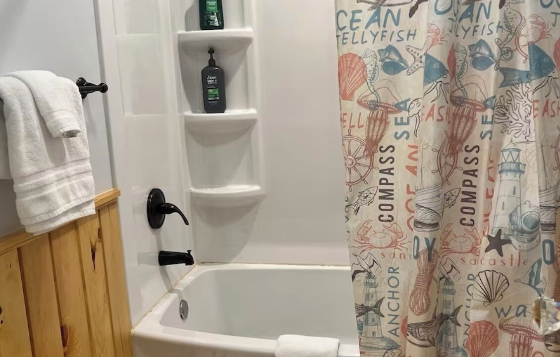 Photo of Bathroom in Highlands - Perkins