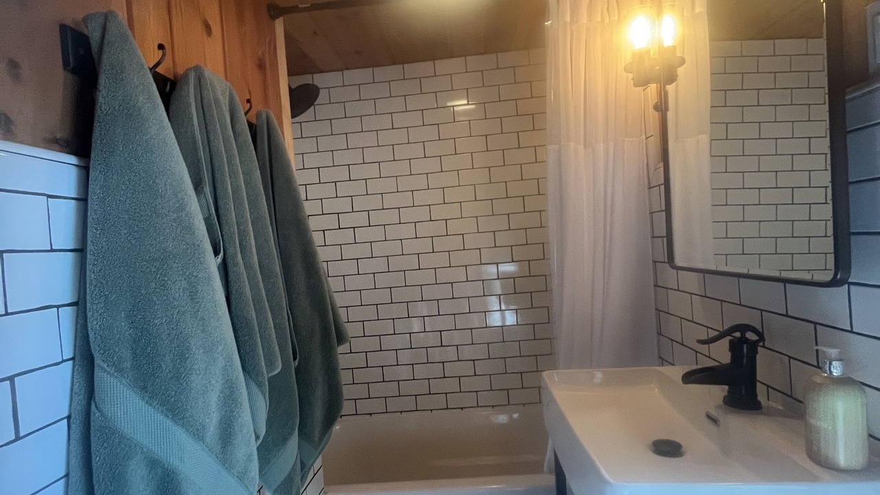 Photo of Bathroom in Pigeon