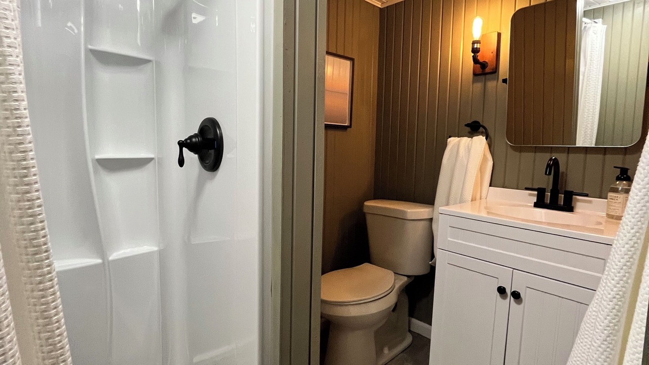 Photo of Bathroom in Pigeon