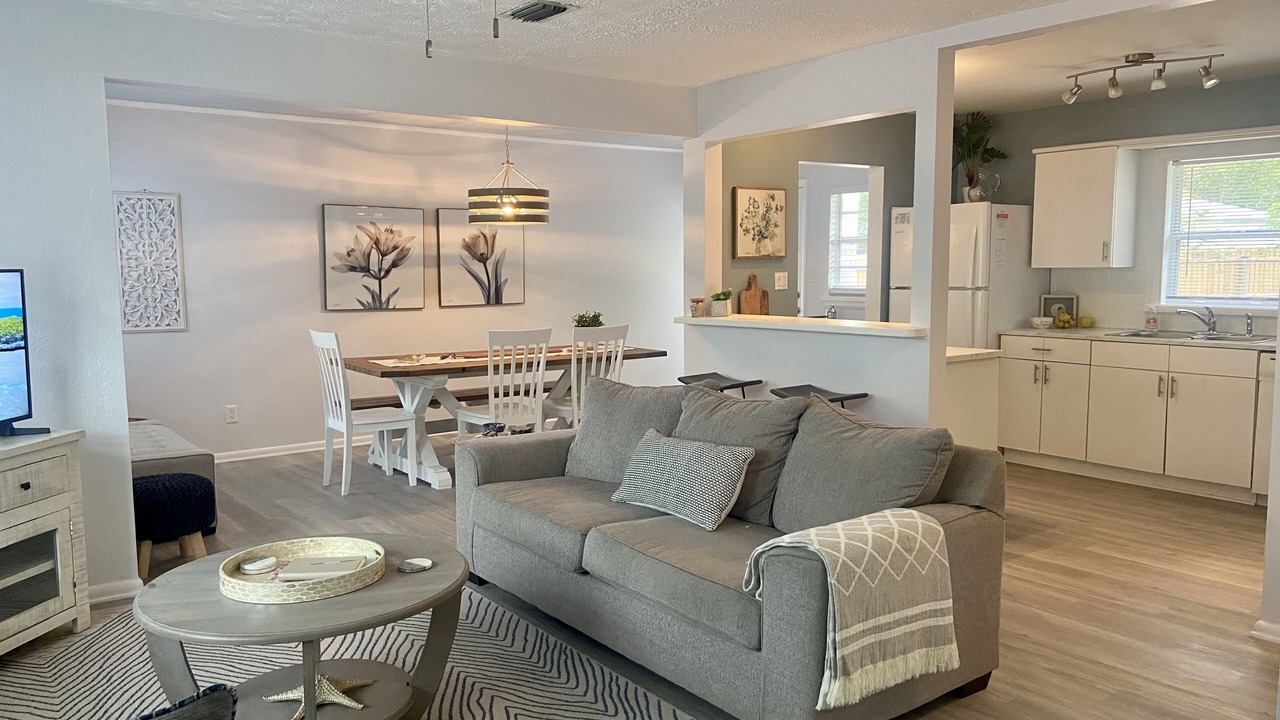 Photo of Livingroom in Downtown