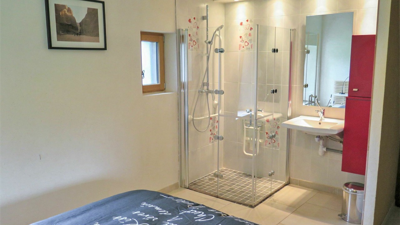 Photo of Bathroom in Blanquefort-sur-Briolance