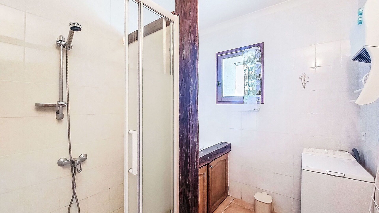 Photo of Bathroom in Dondas