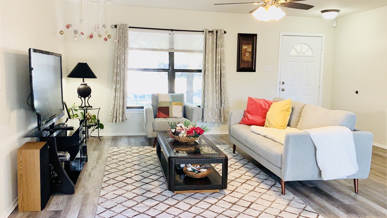 Photo of Livingroom in Chandler Creek