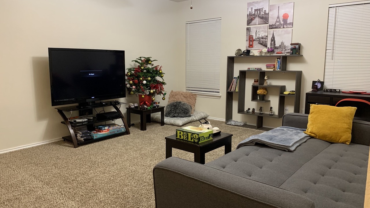 Photo of Livingroom in Chandler Creek