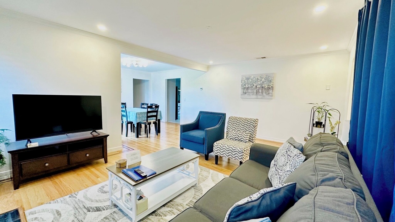 Photo of Livingroom in Millbrae