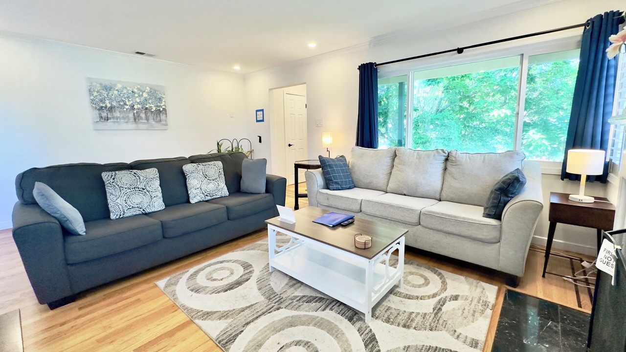 Photo of Livingroom in Millbrae