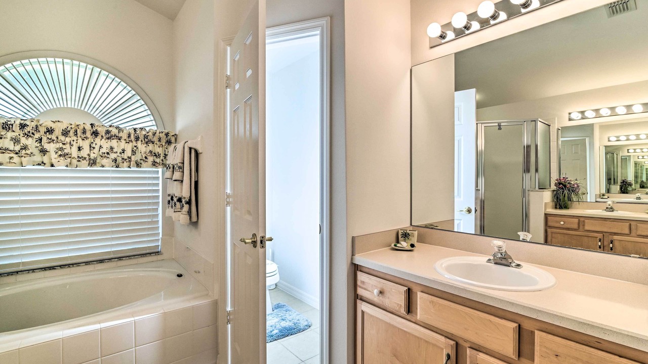 Photo of Bathroom in Orange Tree