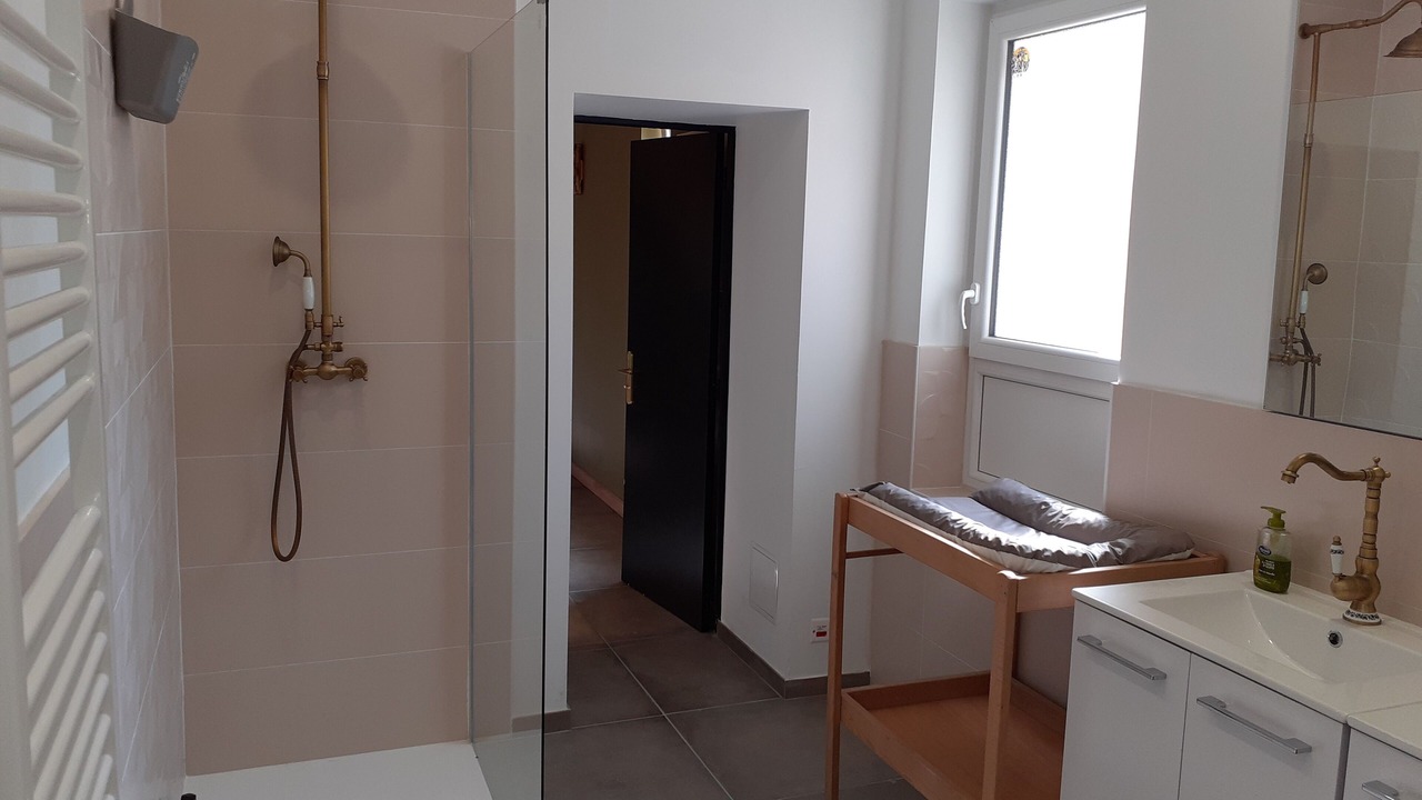 Photo of Bathroom in Saint-Pourcain-sur-Besbre
