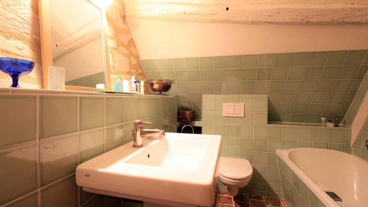 Photo of Bathroom in Bournan