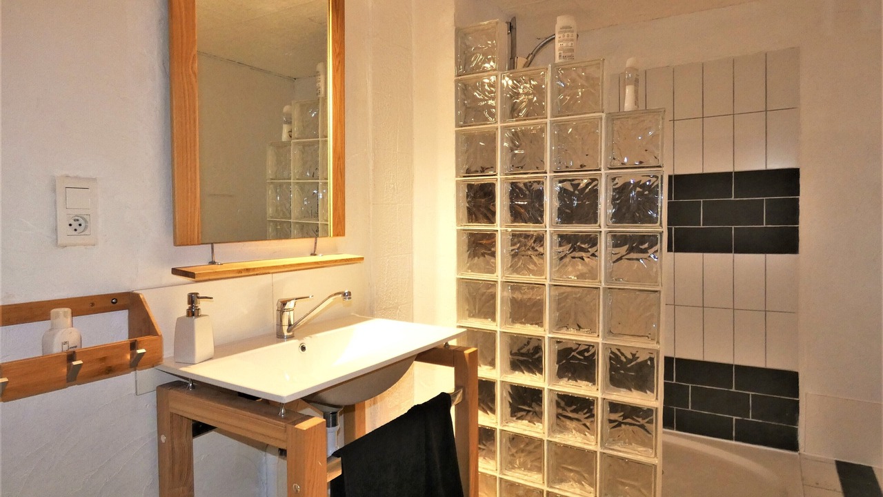 Photo of Bathroom in Roquefort-des-Corbieres