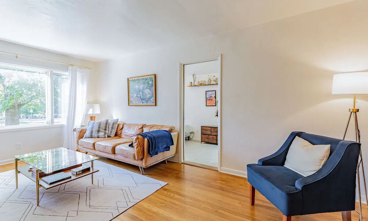 Photo of Livingroom in Champaign
