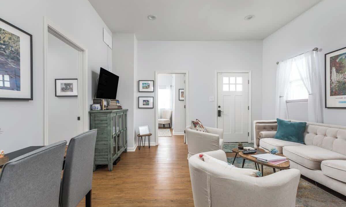 Photo of Livingroom in Fountain Square