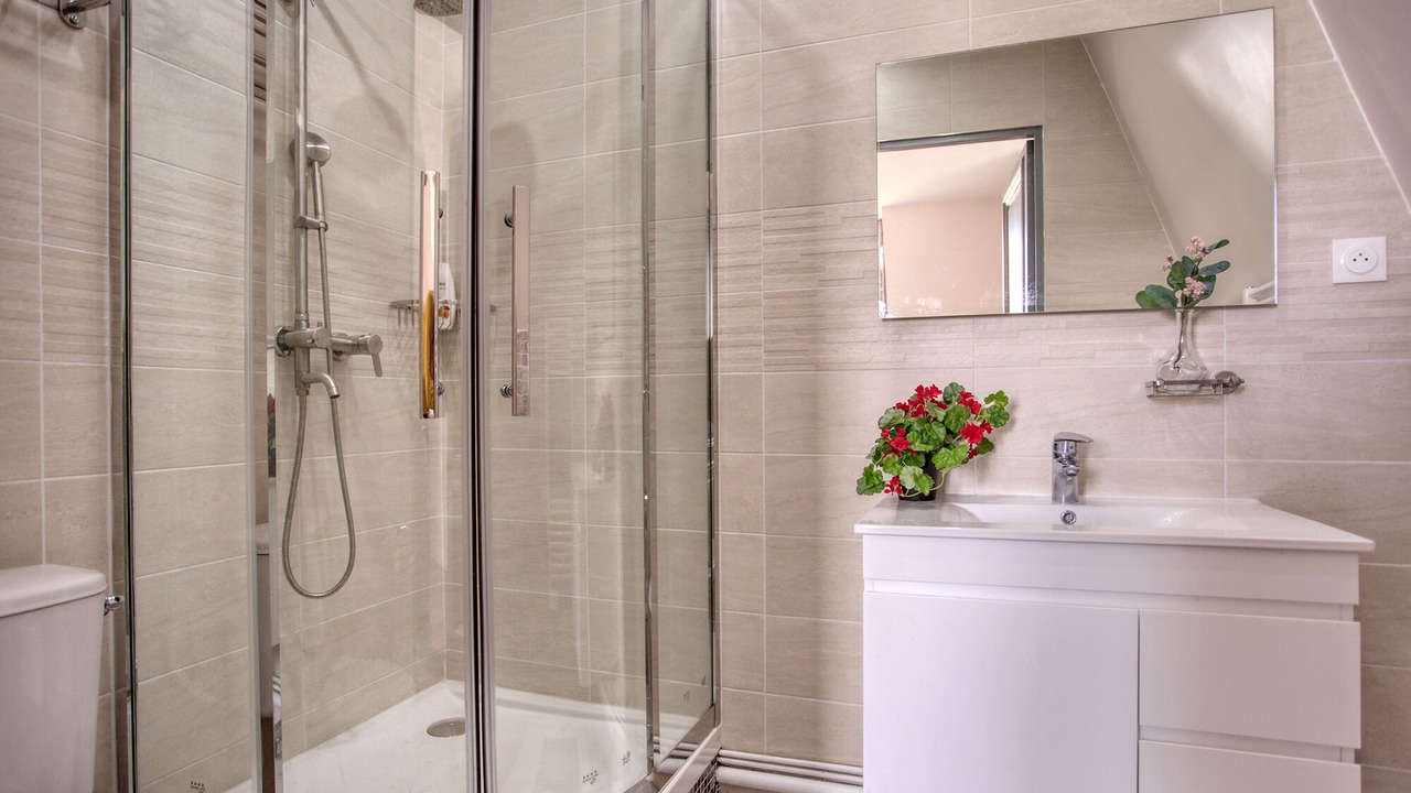 Photo of Bathroom in Tourouvre