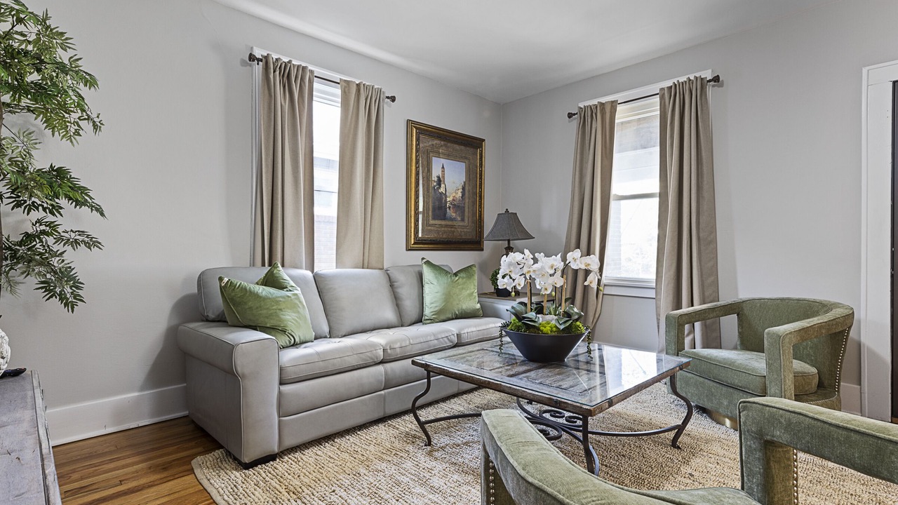 Photo of Livingroom in St. Charles Historic District