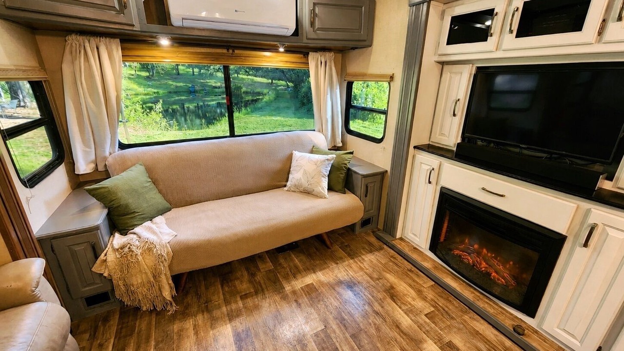 Photo of Livingroom in Cedar Ridge