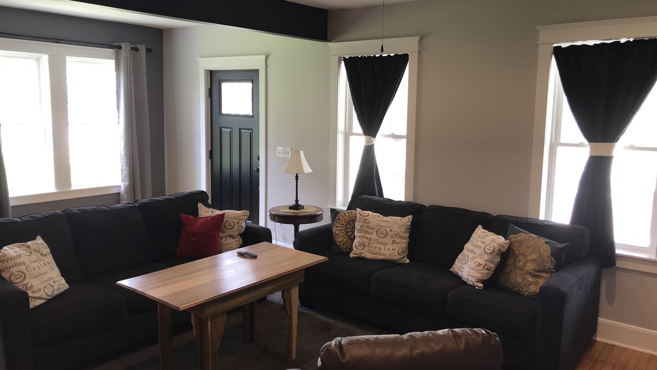 Photo of Livingroom in Town of Smyrna