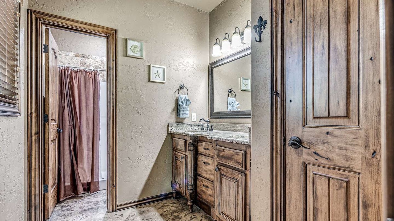 Photo of Bathroom in Texanna