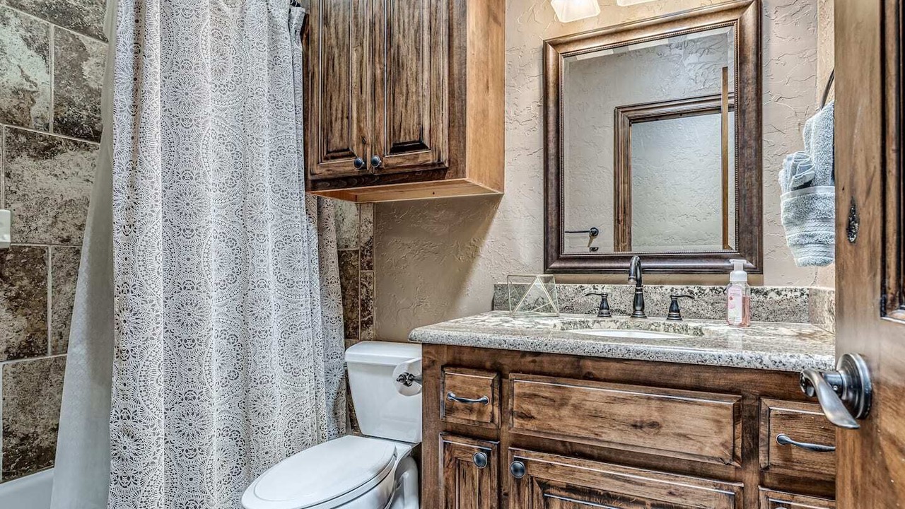 Photo of Bathroom in Texanna
