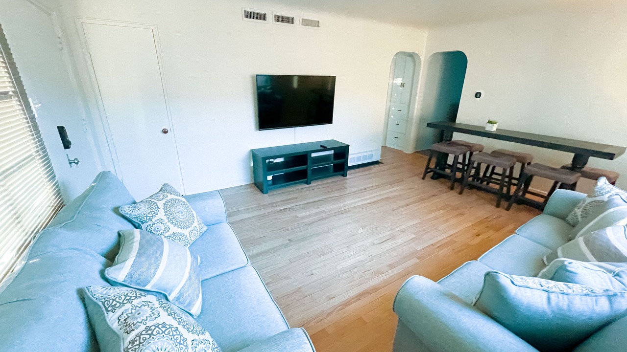 Photo of Livingroom in Highland Business